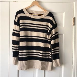 Lou & Grey knit sweater size Medium